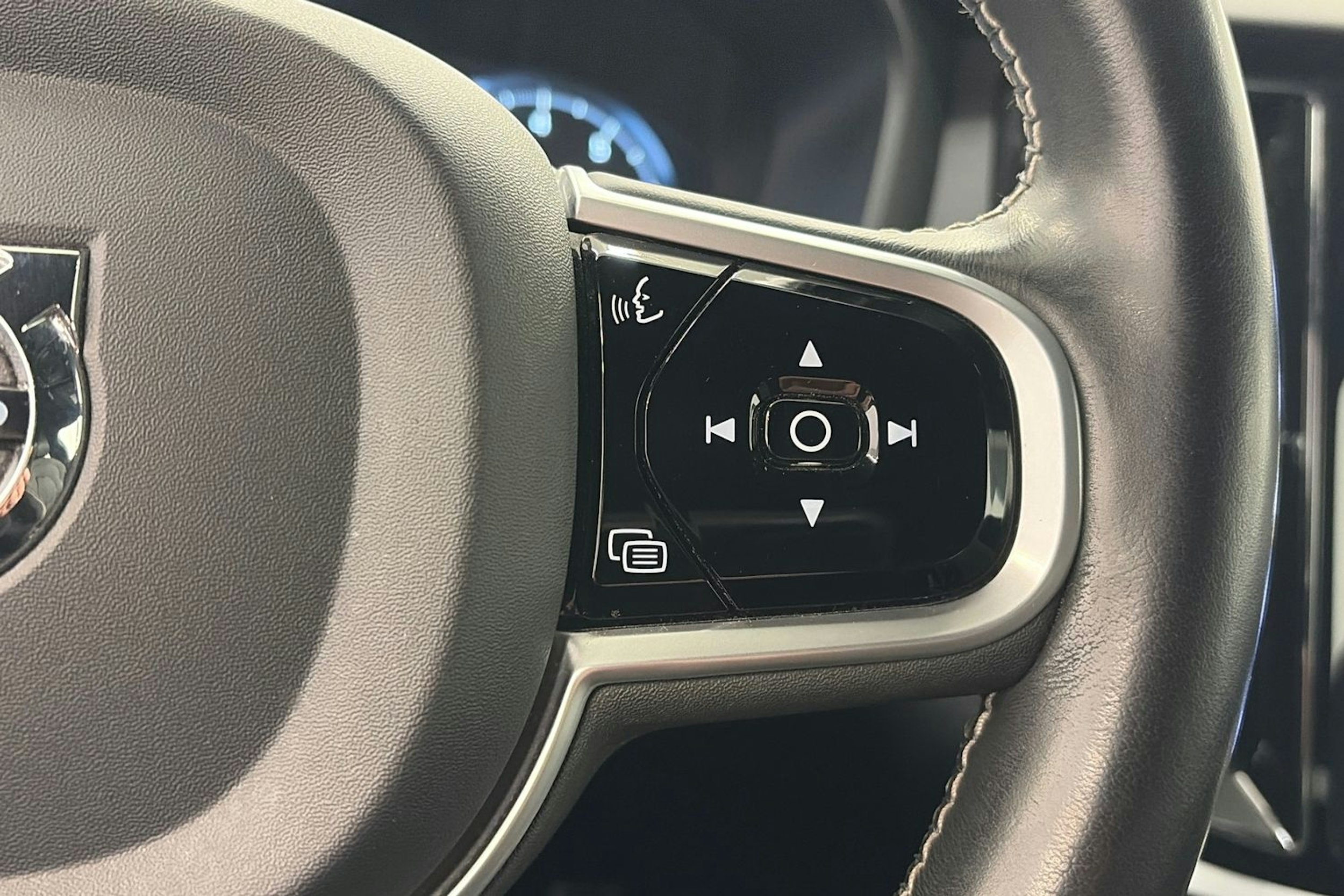 met. valkoinen Volvo V60 2021 kuva 20.