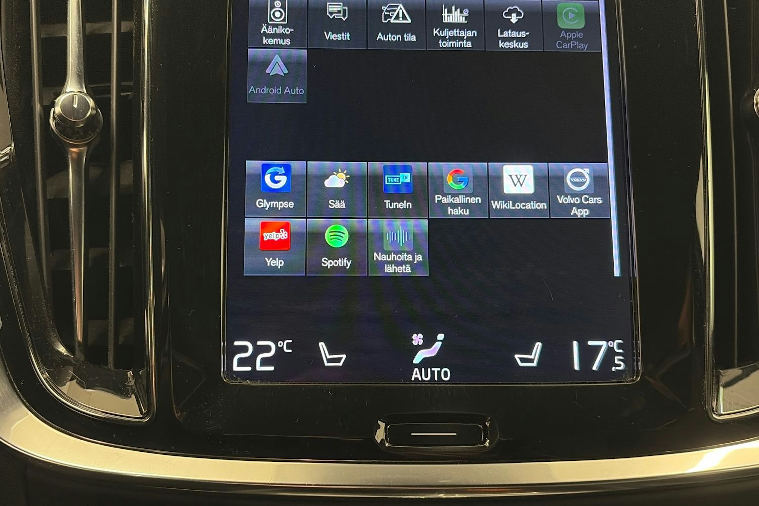 met. valkoinen Volvo V60 2021 kuva 24.