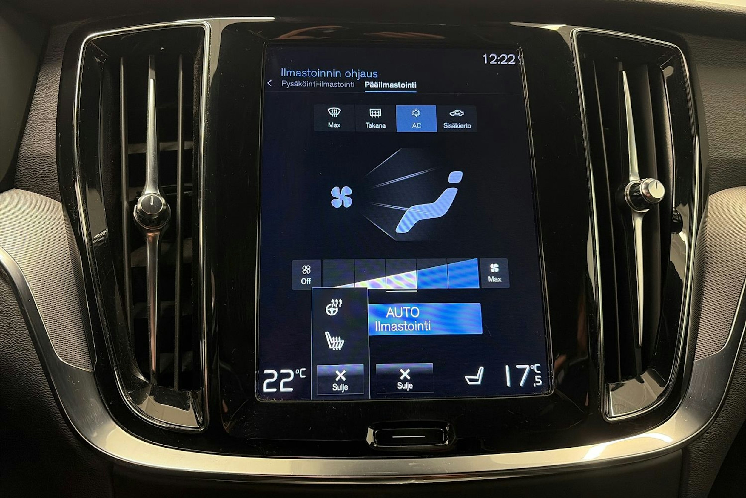 met. valkoinen Volvo V60 2021 kuva 25.