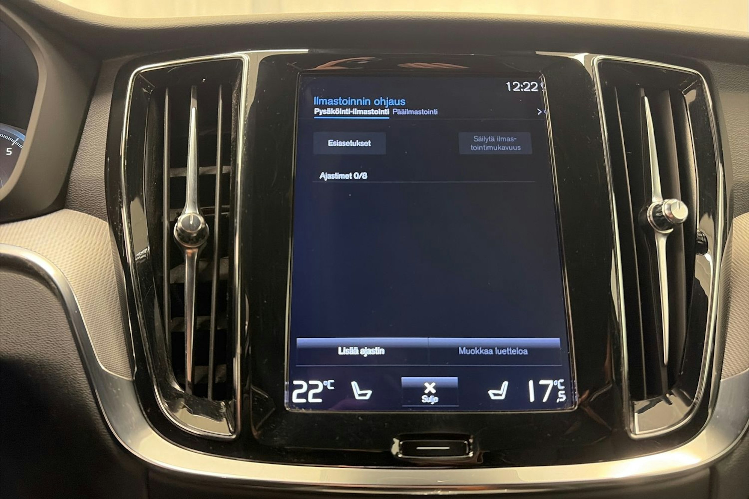 met. valkoinen Volvo V60 2021 kuva 26.