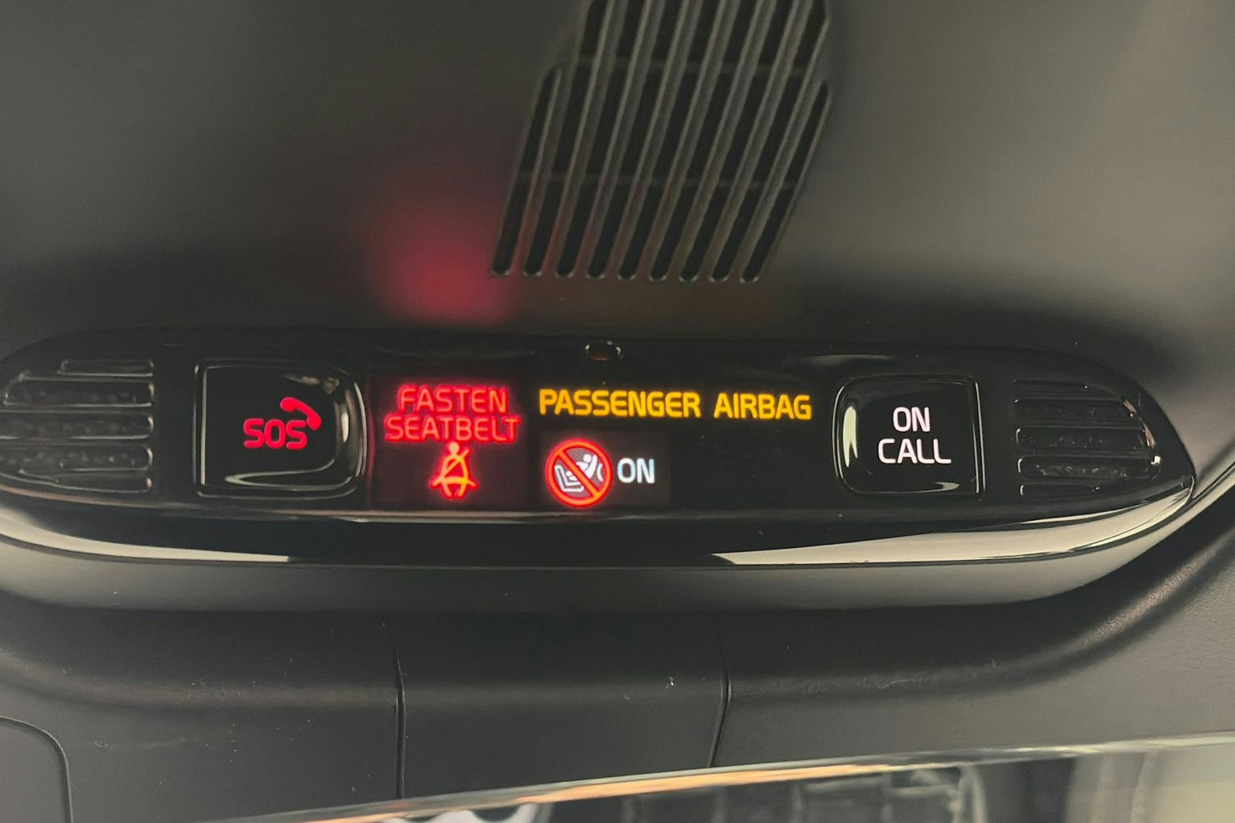 met. valkoinen Volvo V60 2021 kuva 28.