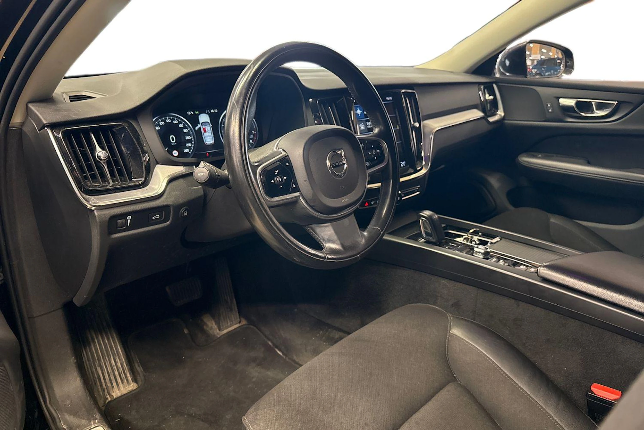 met. musta Volvo V60 2021 kuva 3.