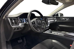 met. musta Volvo V60 2021 kuva 6.