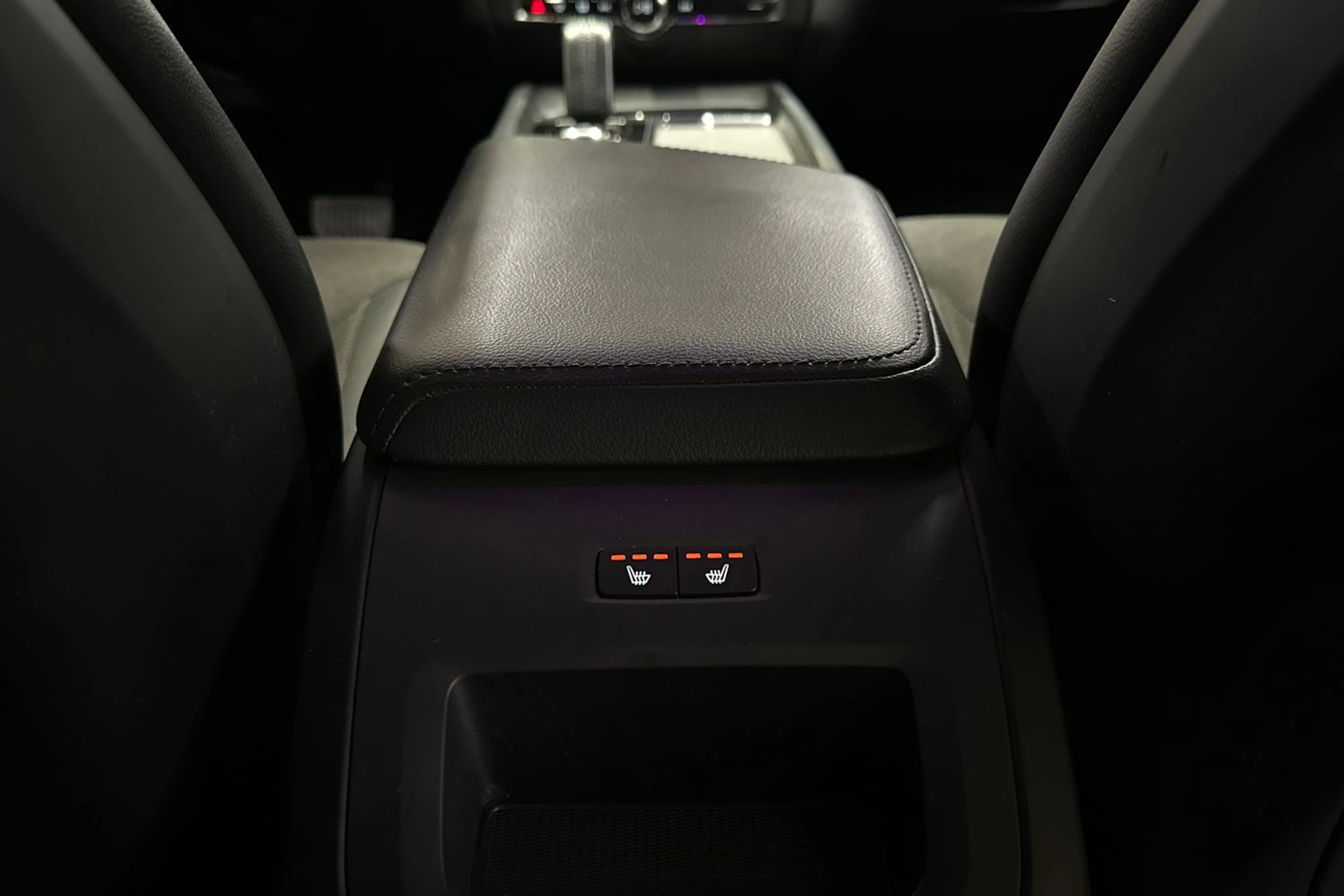 met. musta Volvo V60 2021 kuva 12.