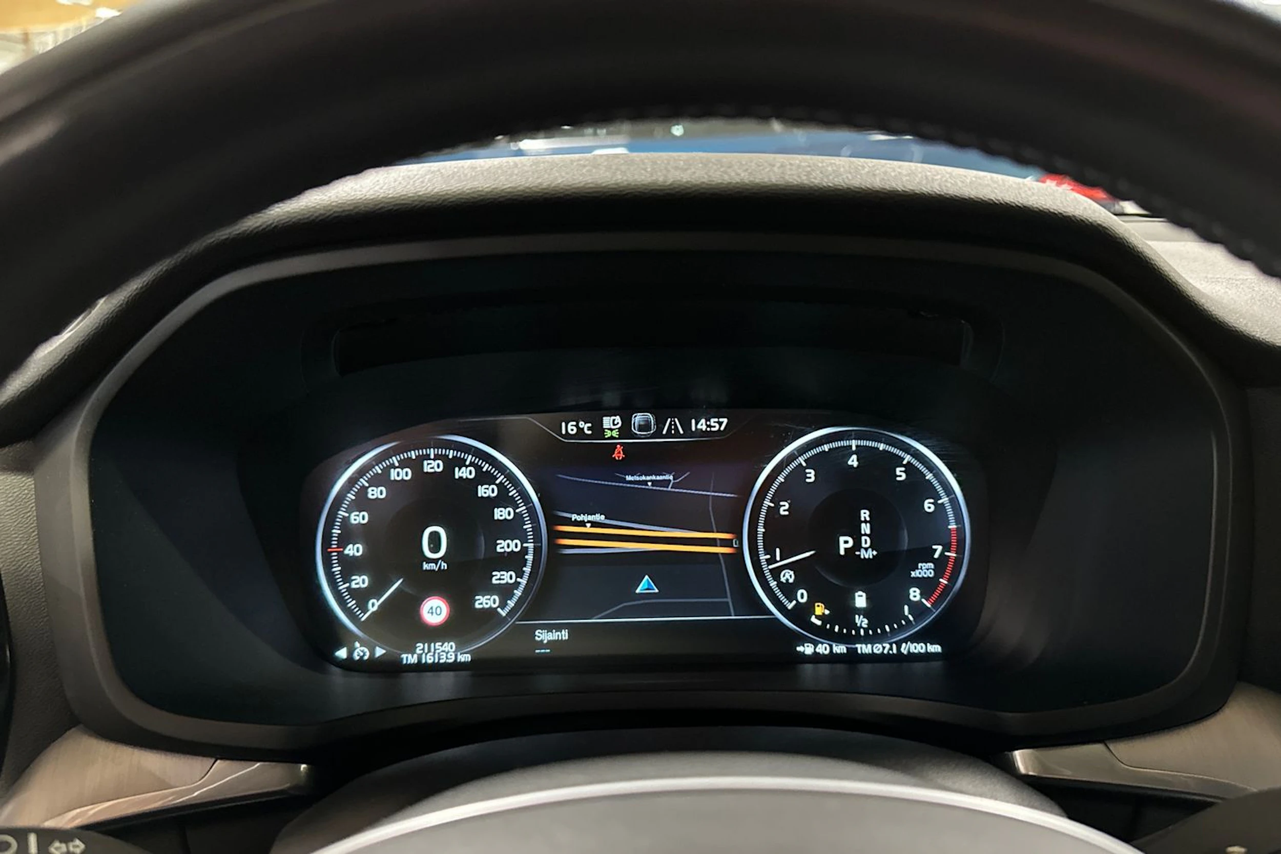 met. musta Volvo V60 2021 kuva 18.