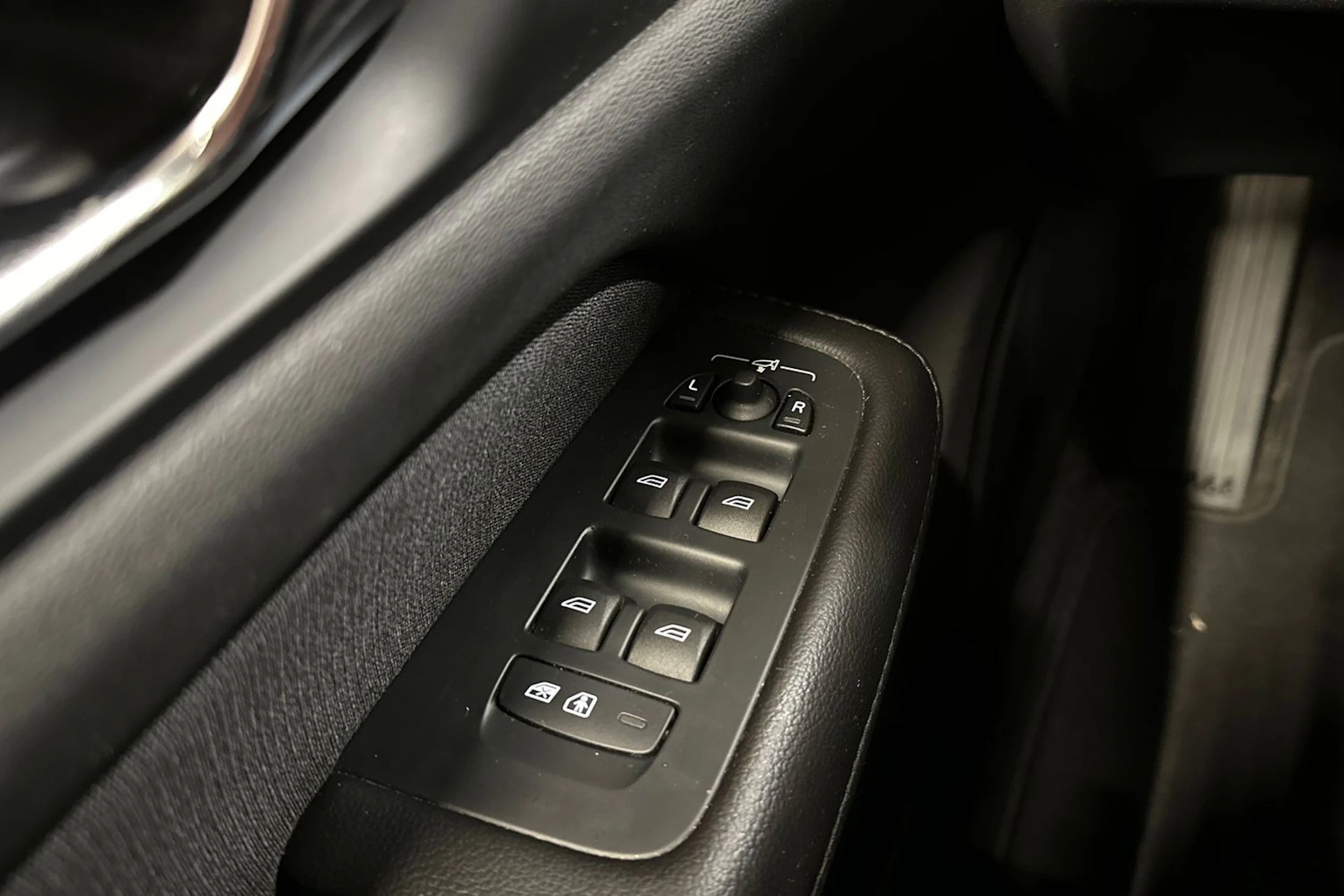 met. musta Volvo V60 2021 kuva 21.