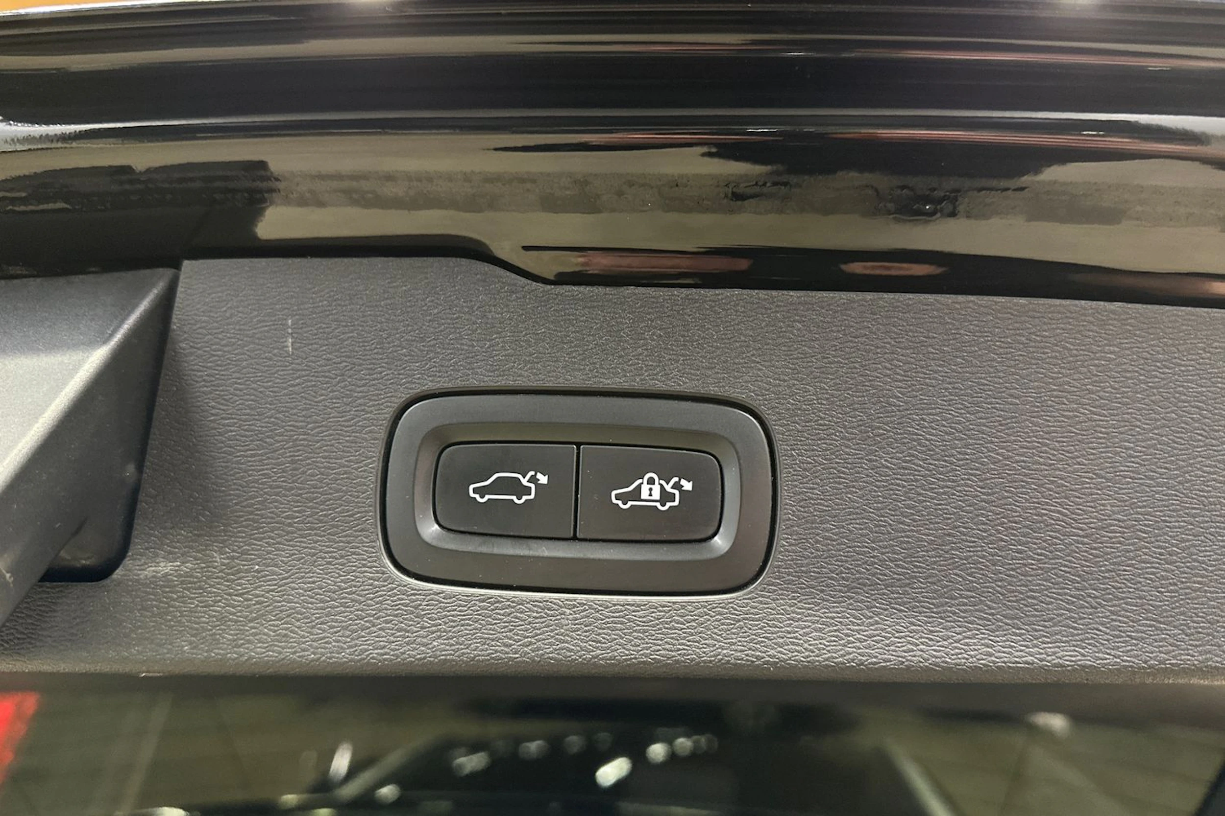 met. musta Volvo V60 2021 kuva 23.