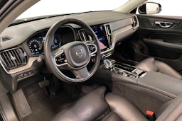 musta Volvo V60 2021 kuva 7.