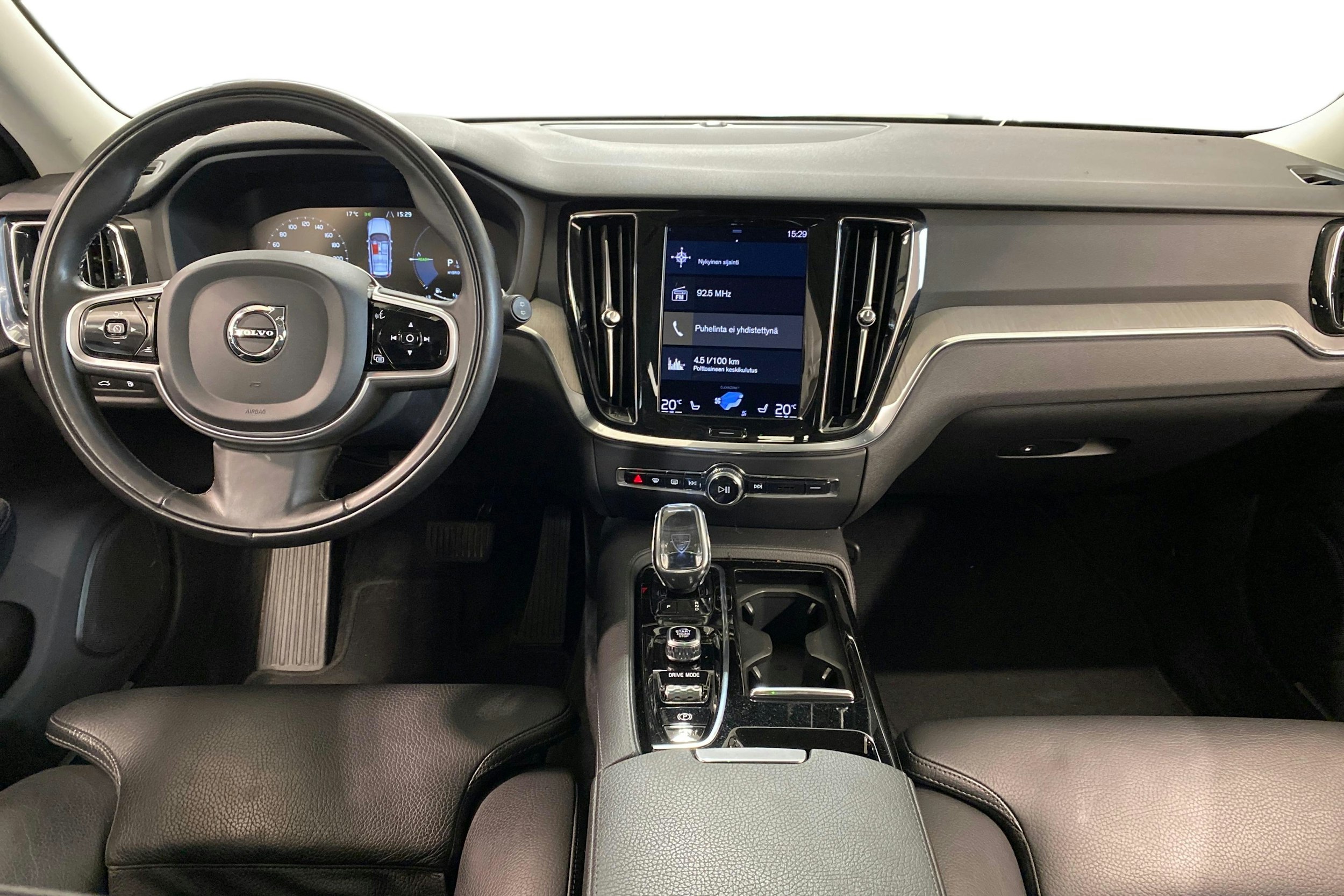 musta Volvo V60 2021 kuva 9.