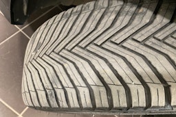 musta Volvo V60 2021 kuva 15.