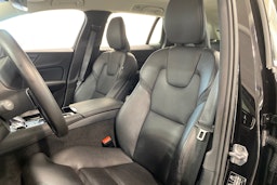 musta Volvo V60 2021 kuva 16.