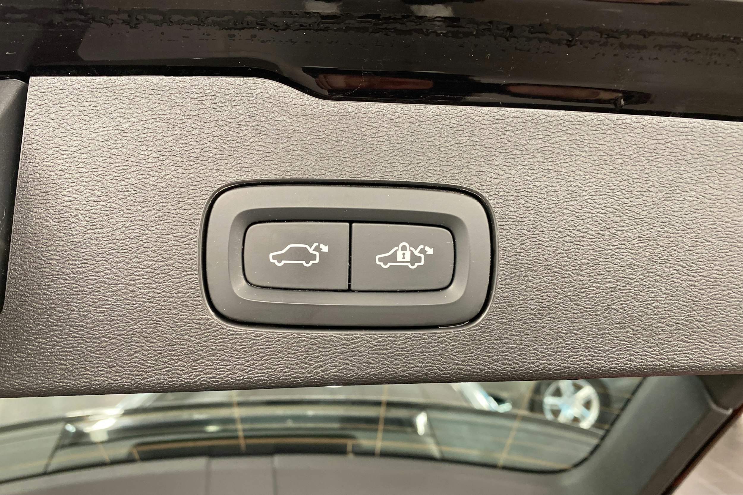 musta Volvo V60 2021 kuva 20.