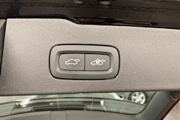musta Volvo V60 2021 kuva 20.