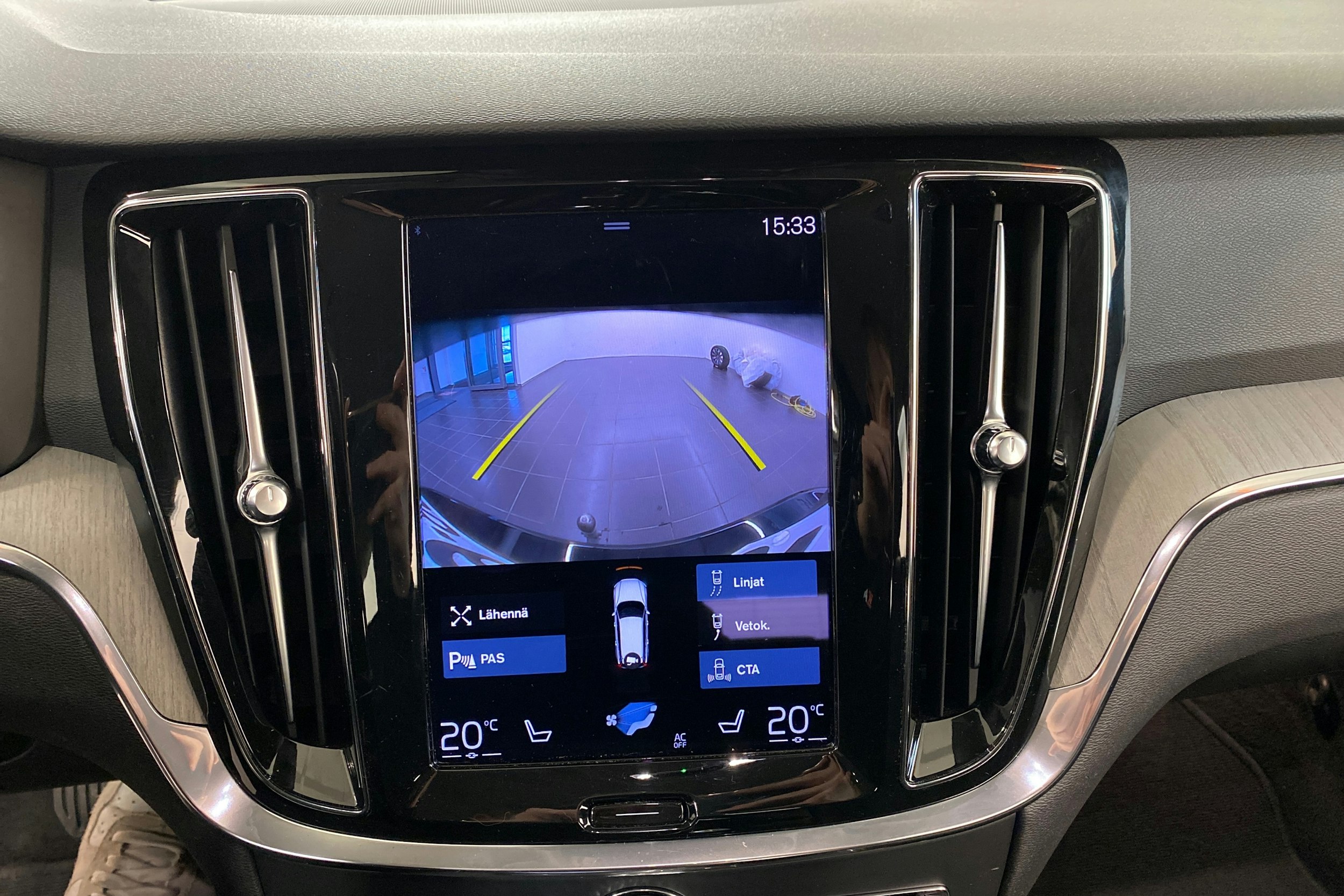 musta Volvo V60 2021 kuva 21.