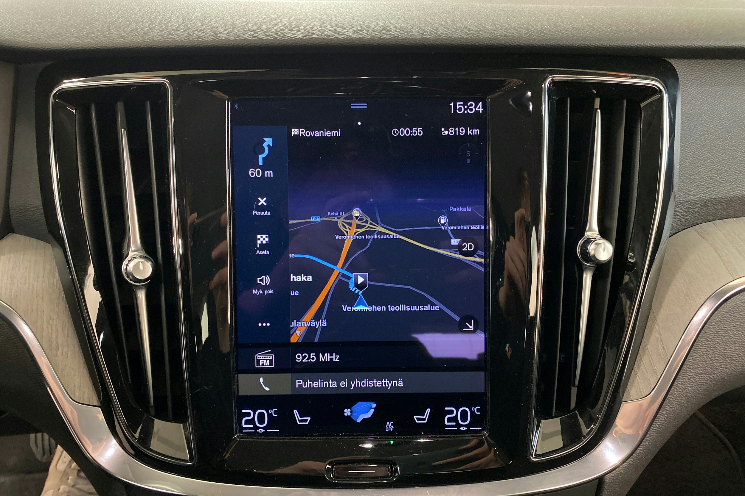 musta Volvo V60 2021 kuva 22.