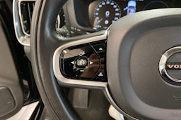 musta Volvo V60 2021 kuva 23.