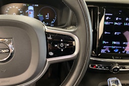 musta Volvo V60 2021 kuva 24.