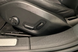 musta Volvo V60 2021 kuva 26.