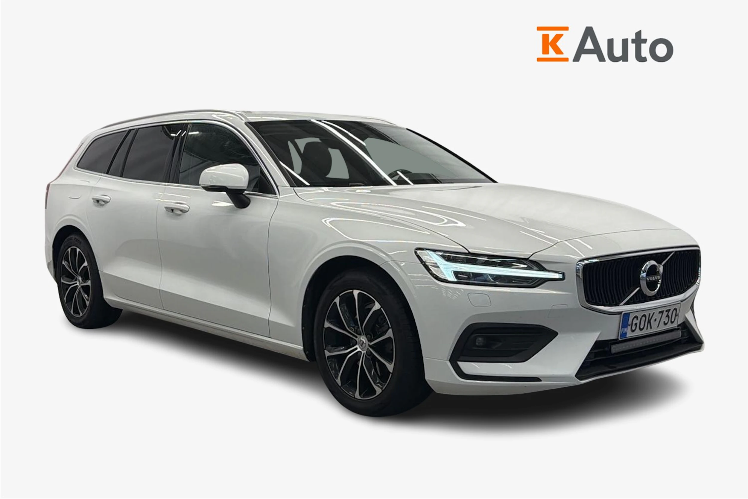valkoinen Volvo V60 2021 kuva 1.