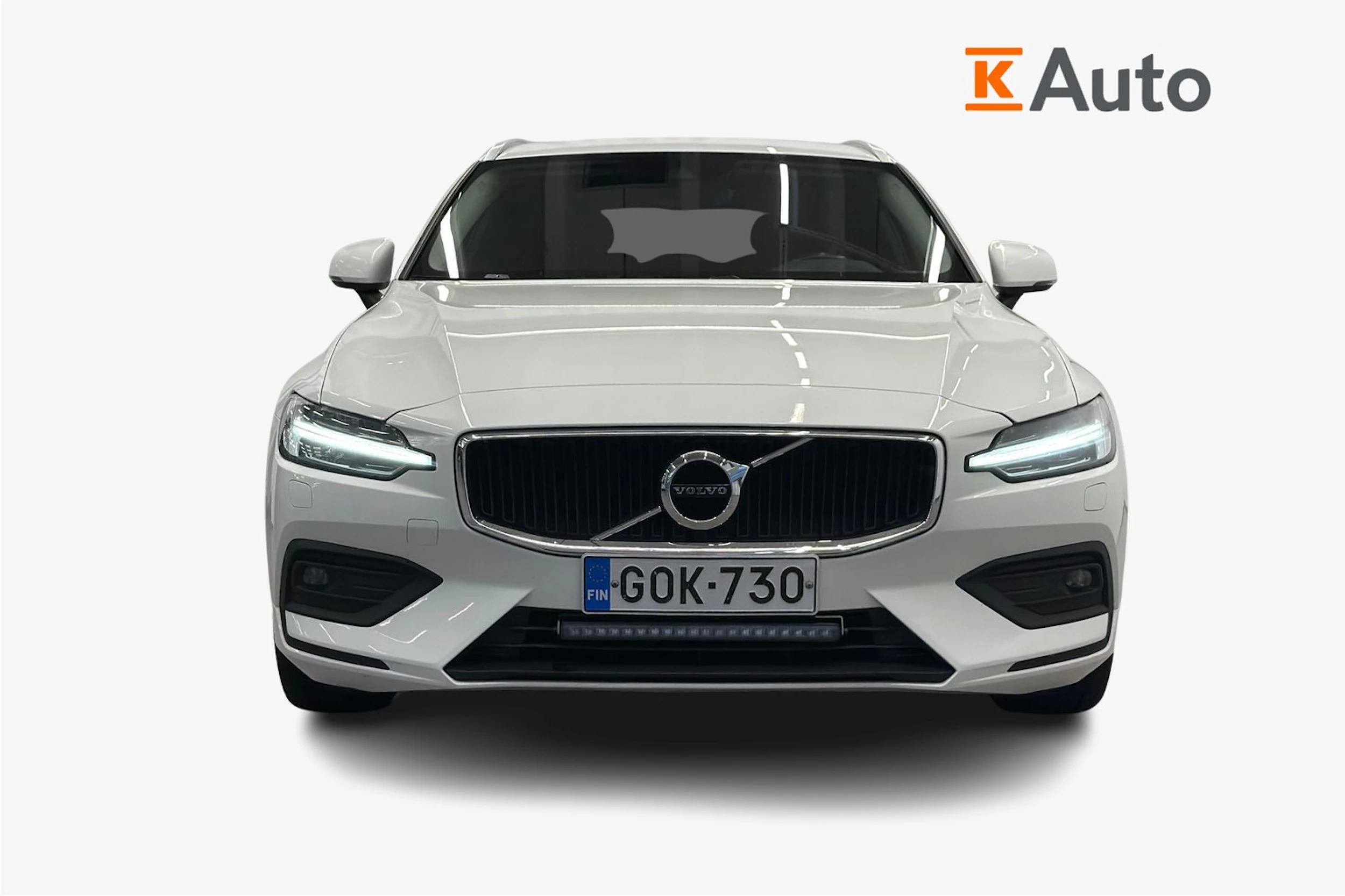 valkoinen Volvo V60 2021 kuva 5.