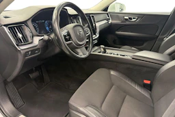 valkoinen Volvo V60 2021 kuva 8.