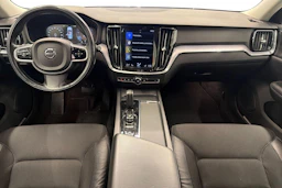 valkoinen Volvo V60 2021 kuva 9.