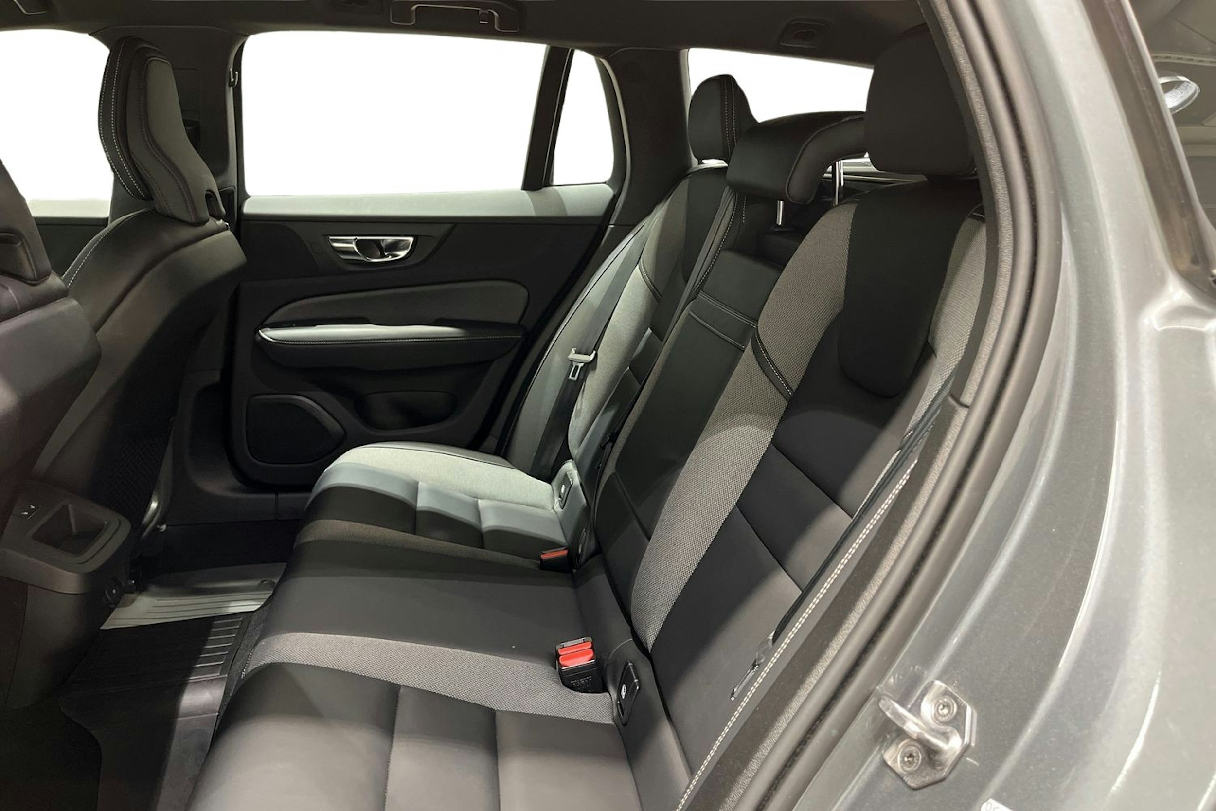 harmaa Volvo V60 2021 kuva 10.