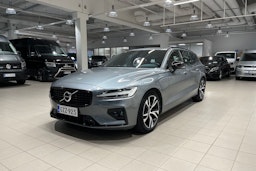 harmaa Volvo V60 2021 kuva 14.