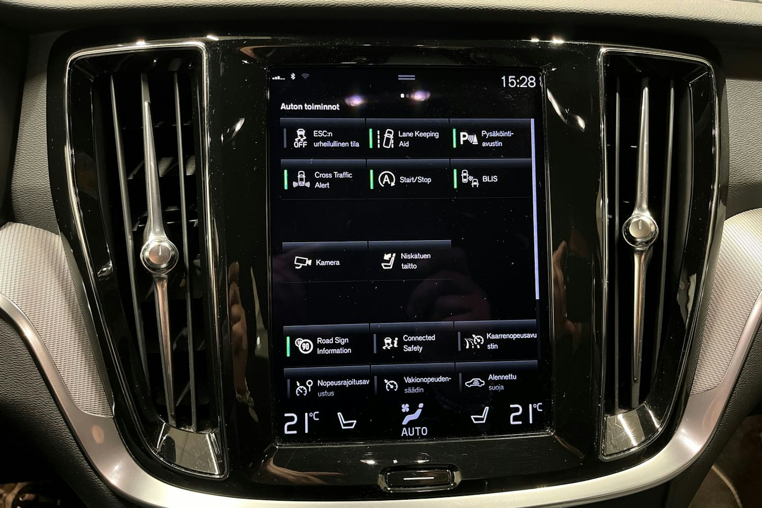 harmaa Volvo V60 2021 kuva 18.