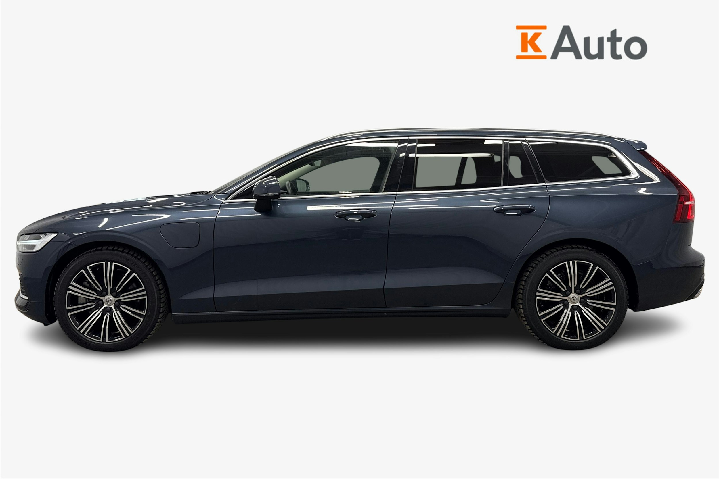 sininen Volvo V60 2021 kuva 6.