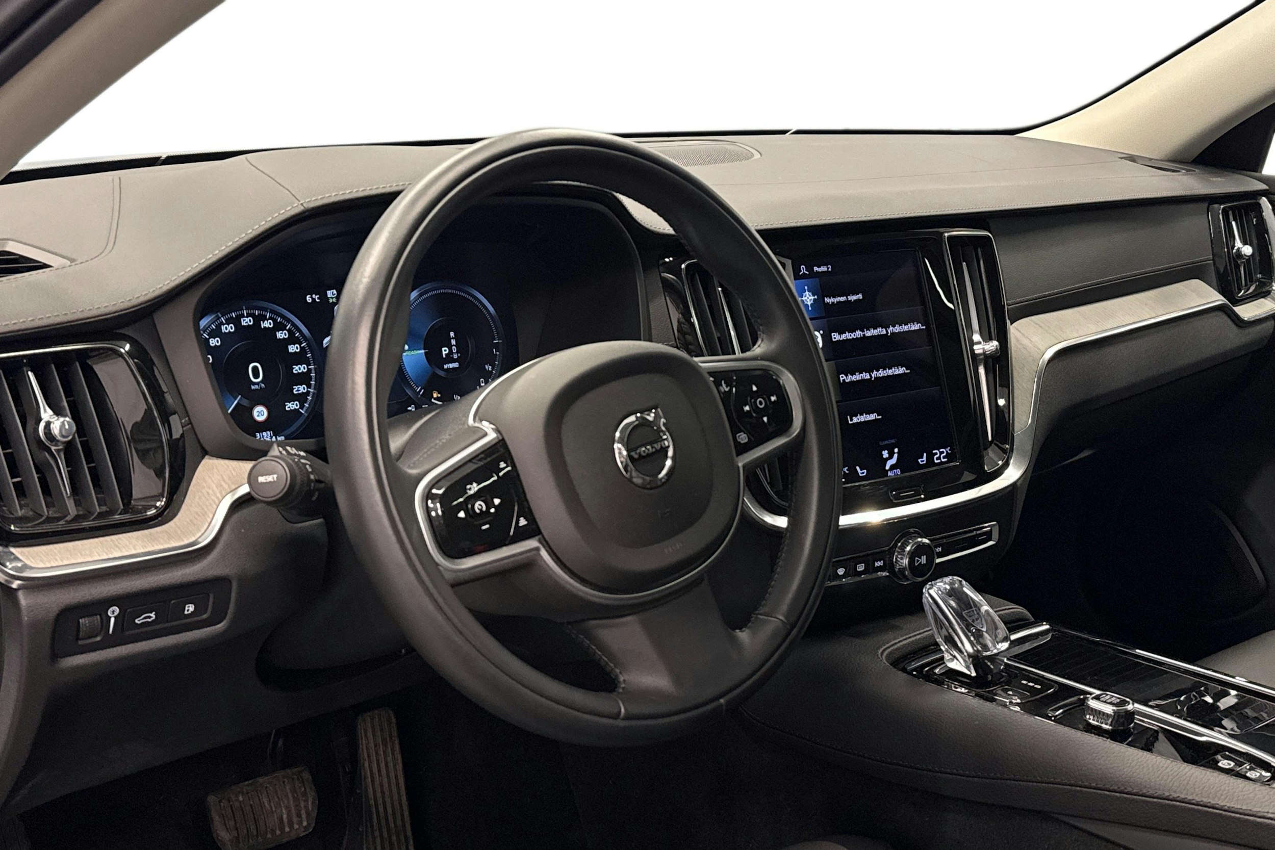 sininen Volvo V60 2021 kuva 7.