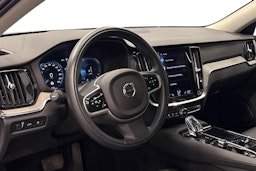 sininen Volvo V60 2021 kuva 7.