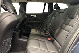 sininen Volvo V60 2021 kuva 10.