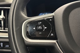 sininen Volvo V60 2021 kuva 15.