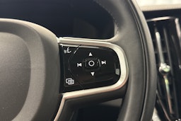 sininen Volvo V60 2021 kuva 16.