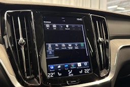 sininen Volvo V60 2021 kuva 19.