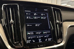 sininen Volvo V60 2021 kuva 20.