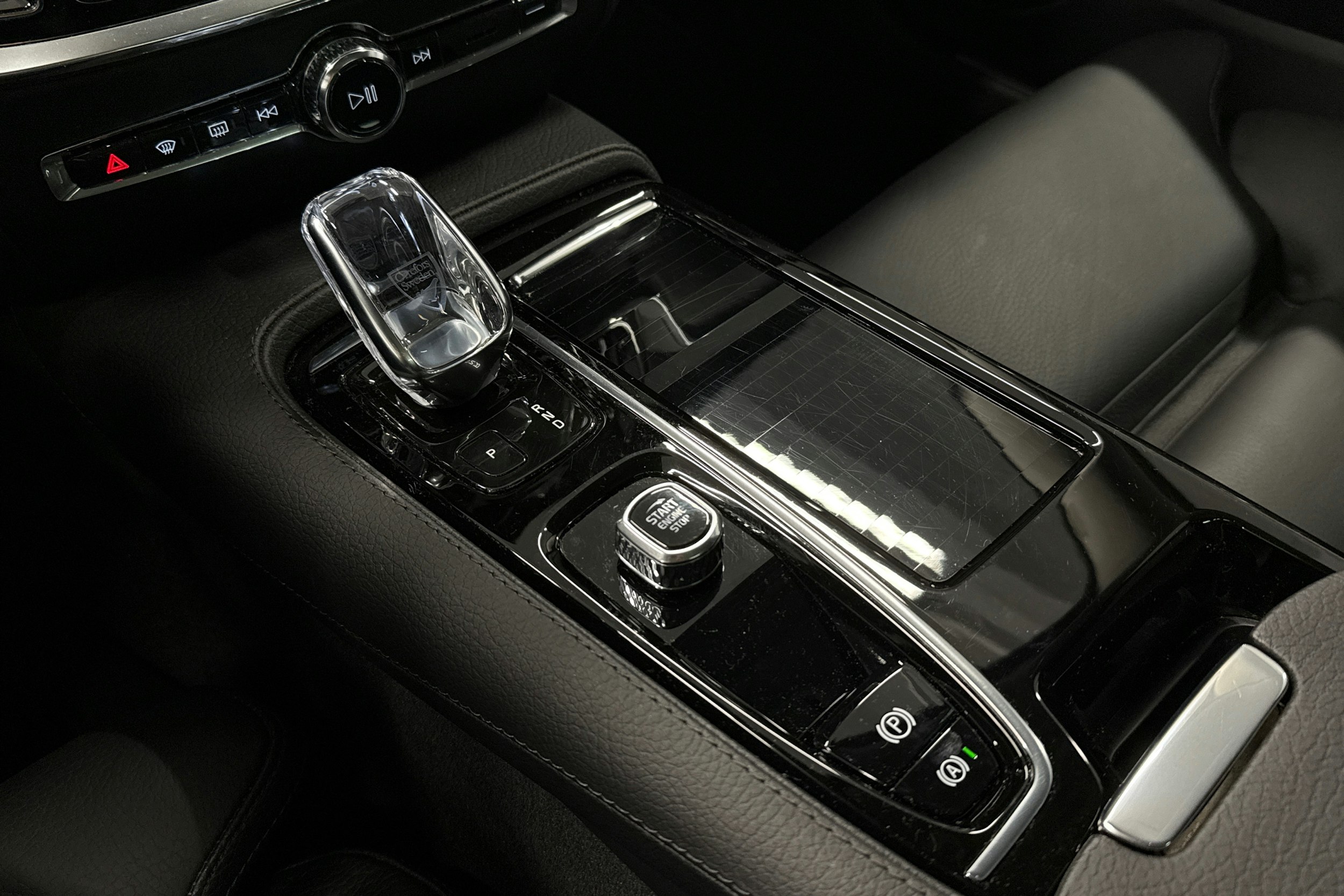 sininen Volvo V60 2021 kuva 22.