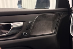 sininen Volvo V60 2021 kuva 23.