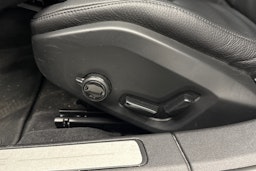 sininen Volvo V60 2021 kuva 25.