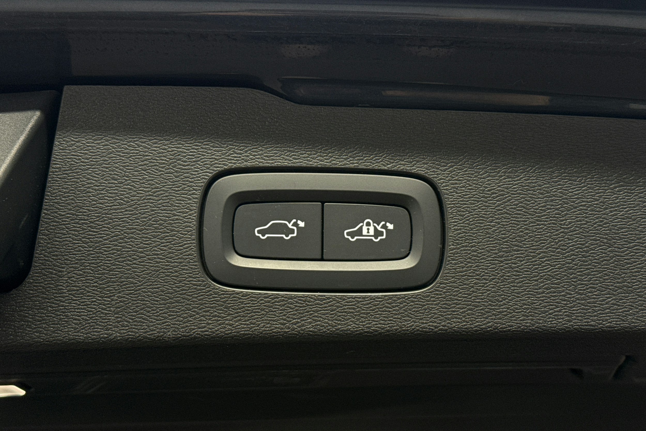 sininen Volvo V60 2021 kuva 27.