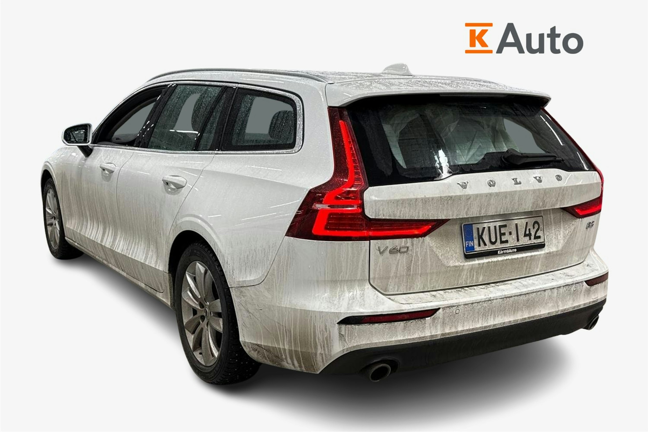 valkoinen Volvo V60 2021 kuva 2.