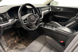 valkoinen Volvo V60 2021 kuva 3.