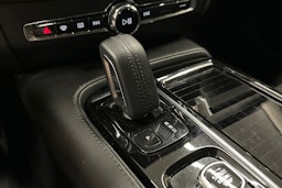 musta Volvo V60 2021 kuva 29.
