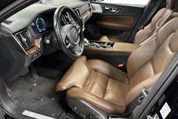 musta Volvo V60 2021 kuva 3.