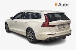valkoinen Volvo V60 2021 kuva 2.