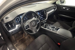 valkoinen Volvo V60 2021 kuva 3.