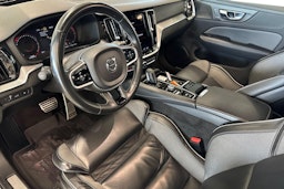 valkoinen Volvo V60 2021 kuva 7.