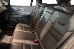 valkoinen Volvo V60 2021 kuva 10.