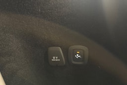 valkoinen Volvo V60 2021 kuva 28.